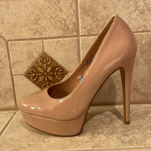 Exhilaration fawn pleather platform heels size 7.5 - Picture 3 of 10